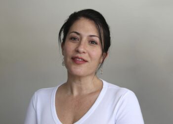 Nueva antología compila docenas de poemas sobre la pandemia