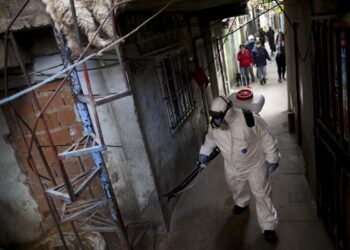 Ministro de salud de Brasil reconoció la necesidad de  bloqueos para evitar la propagación del virus