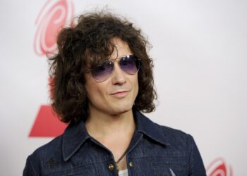 Enrique Bunbury: No voy a hacer conciertos con el público en un auto