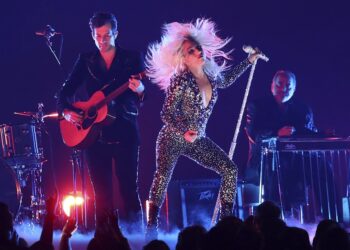 Lady Gaga está de regreso ¿pero dónde queda la chispa?