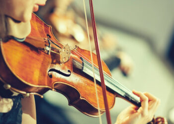 Madres de Lechería disfrutaron de serenata móvil
