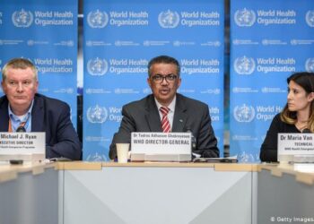 Jefe de la OMS advierte que la pandemia de virus "se acelera"