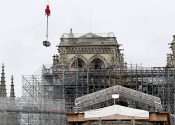 Reanudan labores de restauración en la catedral Notre Dame