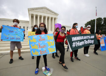 Corte Estados Unidos rechaza anular programa que protege a migrantes