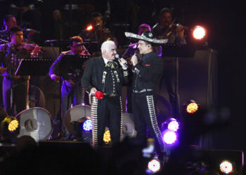 Alejandro Fernández regresa al mariachi junto a su padre