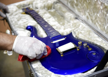 Guitarra de Prince es subastada por más de 560.000 dólares