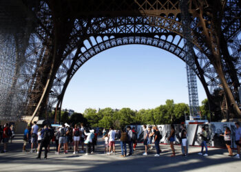 Reabre la Torre Eiffel luego de 104 días cerrada por el coronavirus
