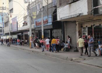 Calles de Puerto La Cruz se llenaron de visitantes en segundo día de flexibilización