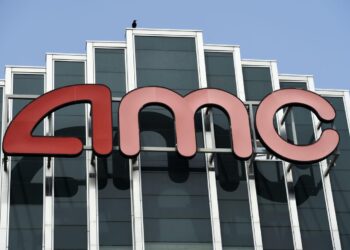 AMC Theaters cambia política sobre cubrebocas tras críticas