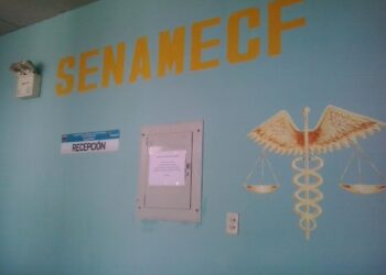 Una mujer dejó una carpeta con documentos en Senamecf