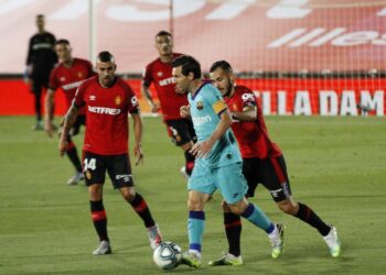 Efectos económicos del COVID-19 abren debate sobre el techo salarial para jugadores de fútbol en Europa