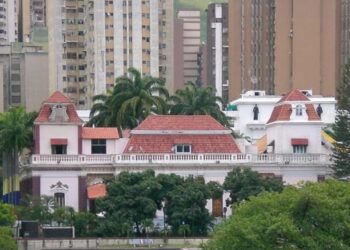 Comisión presentará nuevas medidas para frenar la expansión del COVID-19