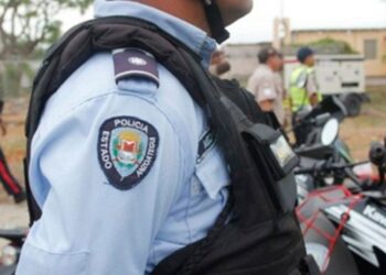 Atraparon a mujer que iba a meter un cuchillo en retén del barrio El Viñedo