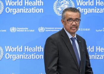 Jefe de la OMS alarmado por divisiones globales ante virus