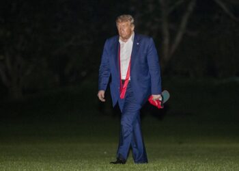 Seis colaboradores de campaña de Trump dan positivo al virus