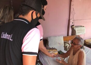 "Nietos de corazón" asistieron a los abuelos de Lechería