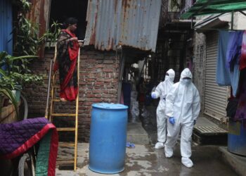 Casos de India superaron los 800 mil con un salto diario récord