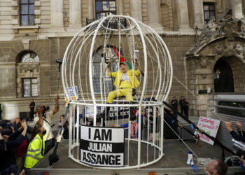 Vivienne Westwood lidera protesta a favor de Assange