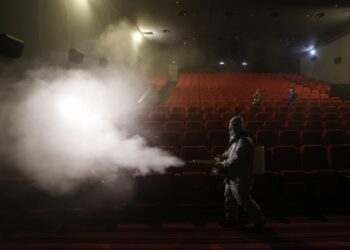 Beijing reabre parcialmente las salas de cine, a medida que disminuye el virus