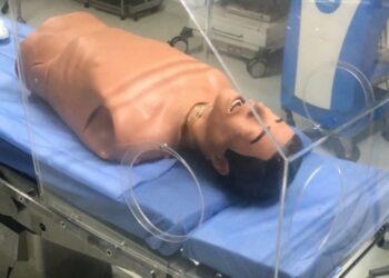 Investigadores de la USB diseñaron dispositivo para proteger a médicos del Covid-19