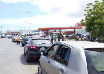 En El Tigre no permiten colas de vehículos en  gasolineras