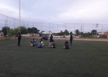 Arrestaron a 11 hombres por desacatar la cuarentena social