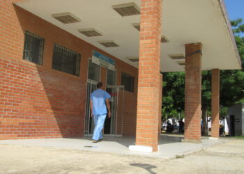 Un adolescente falleció desangrado al ser acuchillado en el cuello