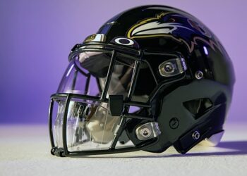 NFL y Oakley diseñan careta protectora contra el coronavirus