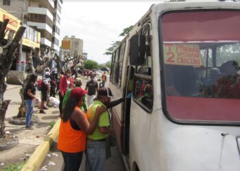 Pasajeros consultados dicen que no han cesado asaltos en transporte público (+Fotos)
