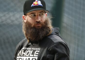 Equipos de MLB no podrán decir quién da positivo de COVID-19