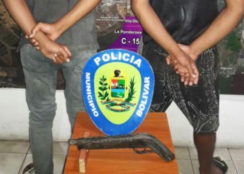 Detuvieron a dos hombres por portar  un arma  de fuego