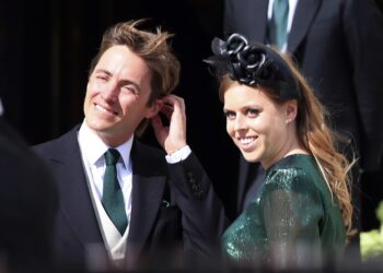 Princesa Beatriz se casa en ceremonia privada en Windsor