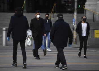 El repunte del virus complica el turismo y la diplomacia