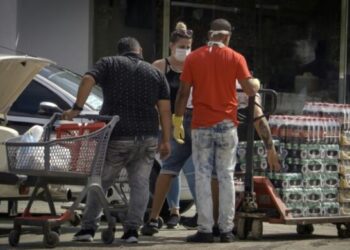El dólar vuelve al supermercado en Cuba para impulsar la economía