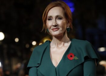 Escritores se manifiestan contra amenaza de libertad de expresión