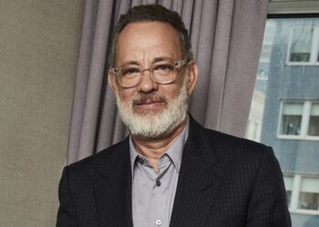 Tom Hanks charla sobre COVID-19 y mentalidad de guerra