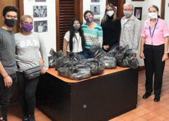 Graduandos del Colegio Eduardo Blanco hicieron donación para abuelos de Lechería