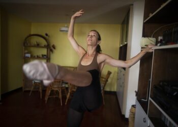 Ballet clásico lucha por sobrevivir la pandemia en Venezuela