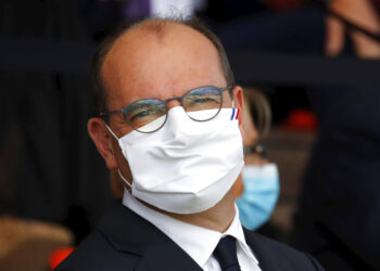Gobierno de Francia pide calma ante repunte de Covid-19