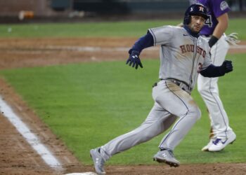 Houston soltó los bates en noche de extra bases
