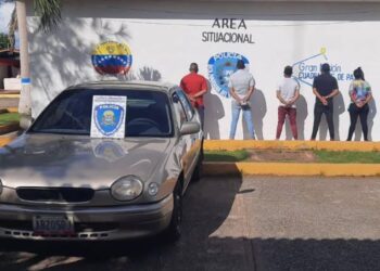 Policías atraparon a seis presuntos estafadores