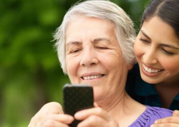 Adultos mayores se instruirán sobre redes sociales a través de forochat
