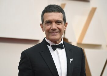 Antonio Banderas dice que tiene coronavirus