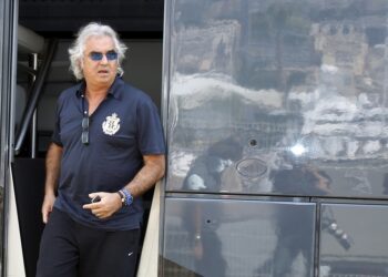 Briatore, hospitalizado y en estado grave por COVID-19