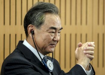 Máximo diplomático de China rechaza preocupaciones sobre derechos europeos