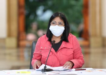 Delcy Rodríguez: 12 personas fallecieron por COVID-19 en el país durante las últimas 24 horas (Tuits)