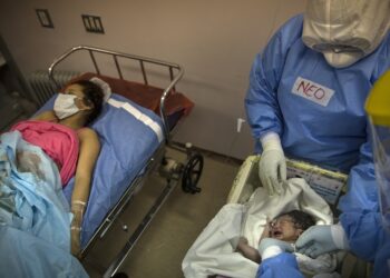 Embarazadas con COVID-19 enfrentan duros desafíos en Perú