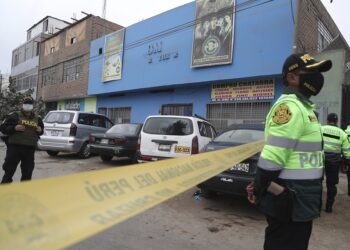 Perú: 13 muertos en estampida en discoteca durante encierro