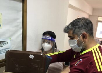 Alcalde de Urbaneja entregó kits de bioseguridad a pobladores de Lechería