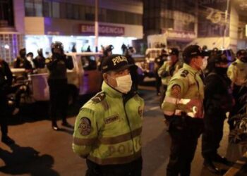 13 muertos y 6 heridos dejó avalancha en una discoteca en Perú